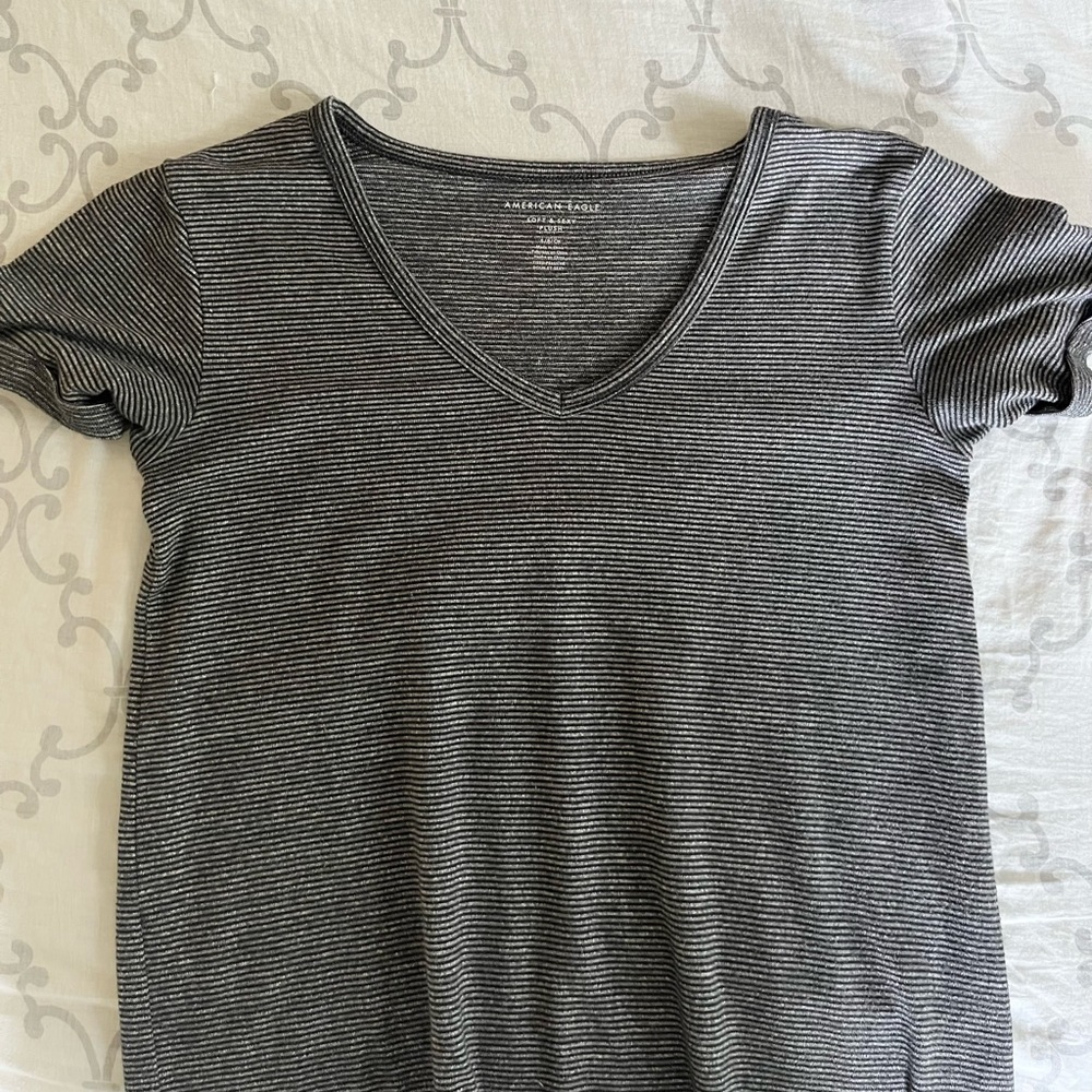 American Eagle striped short sleeve v-neck